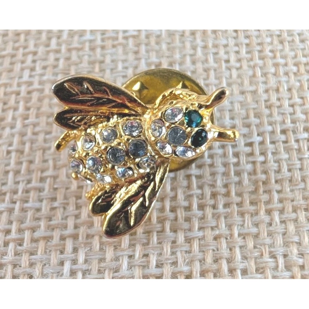 Vintage Gold Tone Bee Lapel‎ Pin Rhinestone Crystal Eyes Insect Brooch Unisex